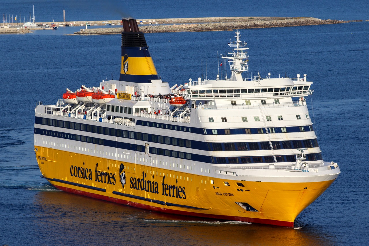 M/F Mega Victoria