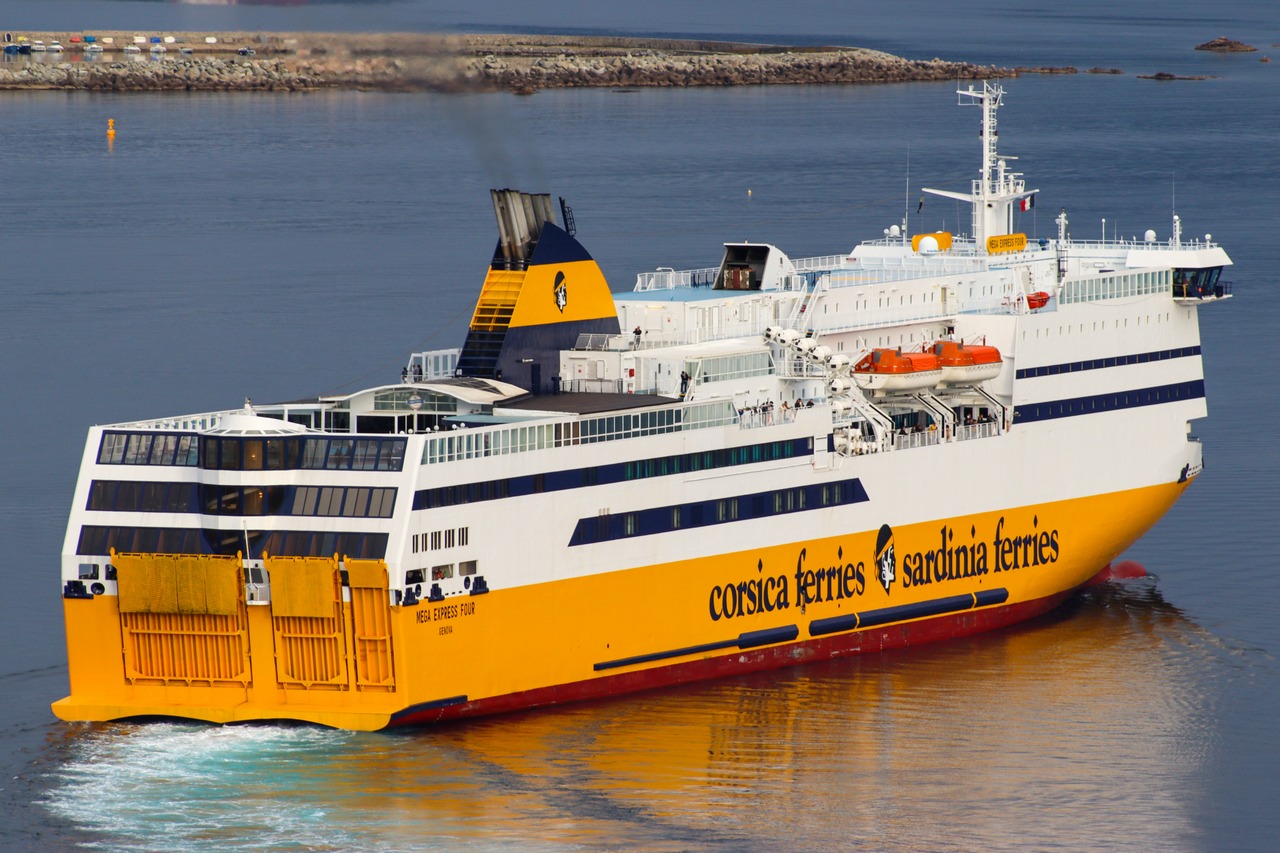 M/F Mega Express Four