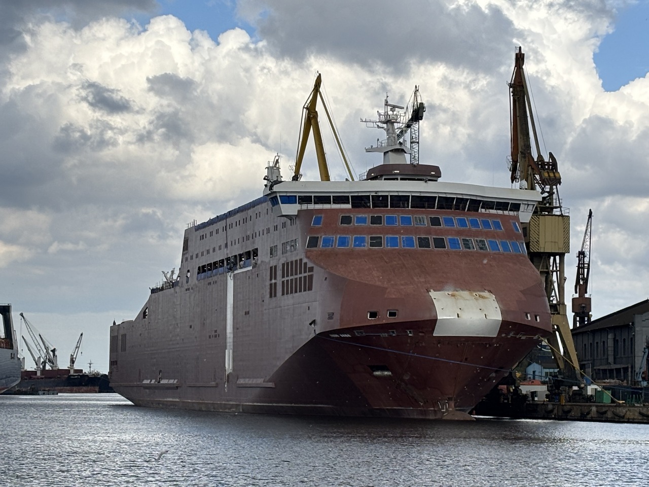 M/F Bursztyn Unity